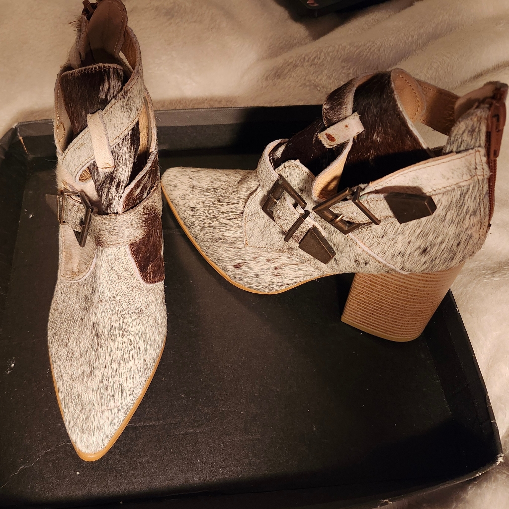 Black And Brown Heeled Boots With Chunky Heel And Ankle Strap